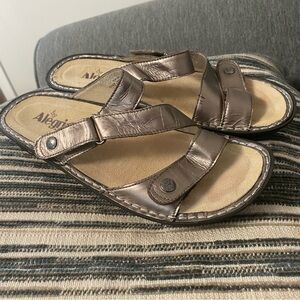 Alegria By PG Lit Black Size 40 9-9.5 US Leather Comfort Sandals Metallic Gold